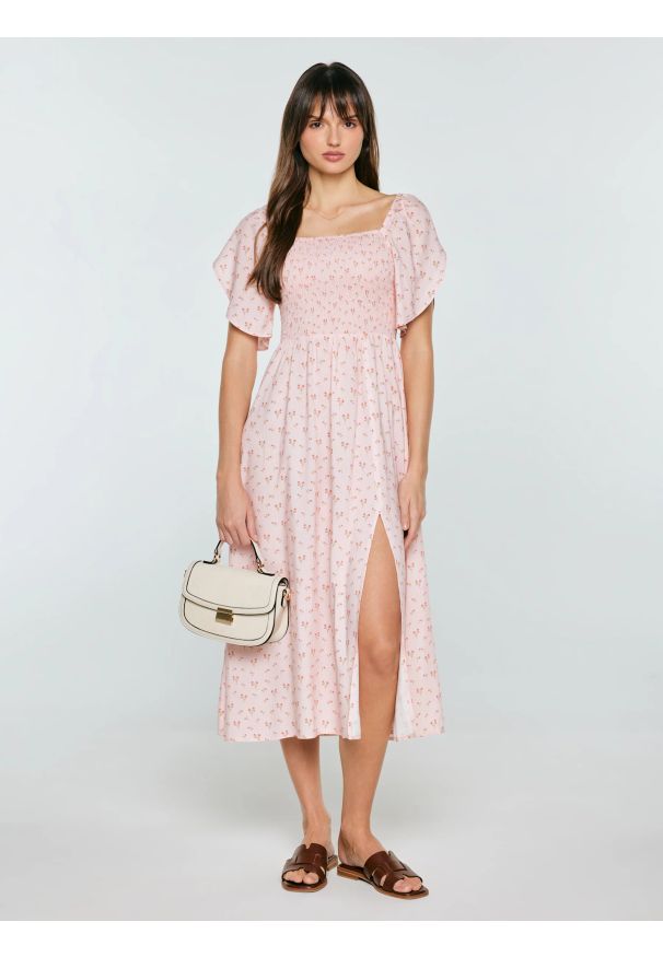 Big-Star - Sukienka damska midi z wiskozy z motywem kwiatowym różowa Bler 600. Typ kołnierza: dekolt w karo. Kolor: różowy. Materiał: wiskoza. Wzór: kwiaty. Długość: midi