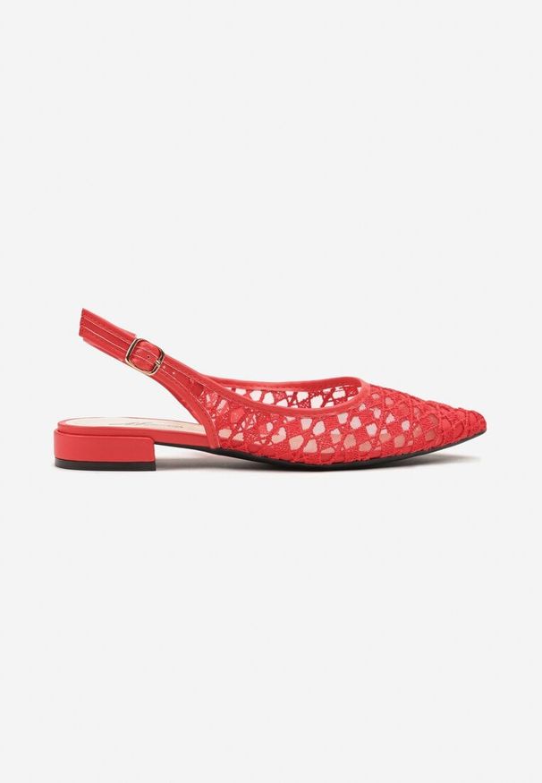 Renee - Czerwone Sandały Typu Slingback z Szydełkowym Zdobieniem Neonessa. Okazja: na co dzień. Zapięcie: sprzączka. Kolor: czerwony. Wzór: aplikacja. Sezon: lato. Obcas: na obcasie. Styl: elegancki, casual. Wysokość obcasa: niski