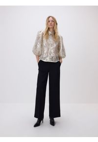 Reserved - Błyszcząca koszula z bufkami - srebrny. Kolor: srebrny. Materiał: tkanina #1