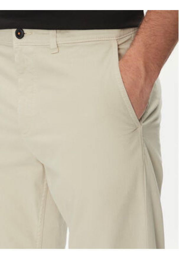 BOSS Chinosy 50534378 Beżowy Regular Fit. Kolor: beżowy. Materiał: bawełna