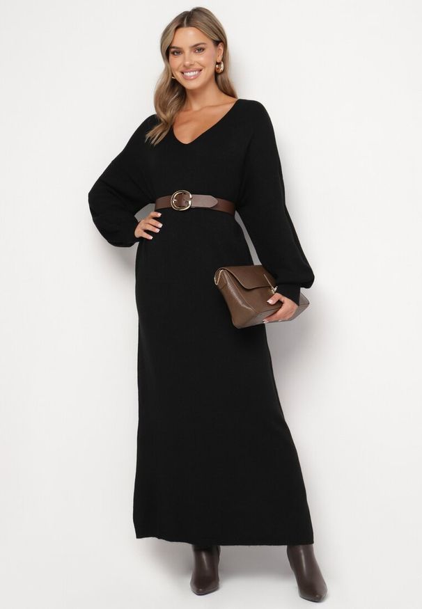 Born2be - Czarna Sweterkowa Sukienka z Wiskozą o Pudełkowym Kroju Ozdobiona Ściągaczami Besissa. Okazja: na co dzień. Kolor: czarny. Materiał: wiskoza. Wzór: aplikacja. Typ sukienki: proste. Styl: elegancki, casual