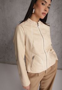 Renee - Beżowa Kurtka Ramoneska o Taliowanym Kroju z Ozdobnymi Lamówkami Esanora. Kolor: beżowy. Materiał: poliester. Styl: rockowy #2