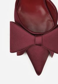 Renee - Bordowe Sandały Satynowe na Szpilce Slingback Ozdobione Kokardą Daemoris. Okazja: na wesele, na imprezę, na ślub cywilny. Zapięcie: sprzączka. Kolor: czerwony. Materiał: satyna. Wzór: aplikacja. Obcas: na szpilce. Styl: elegancki #9
