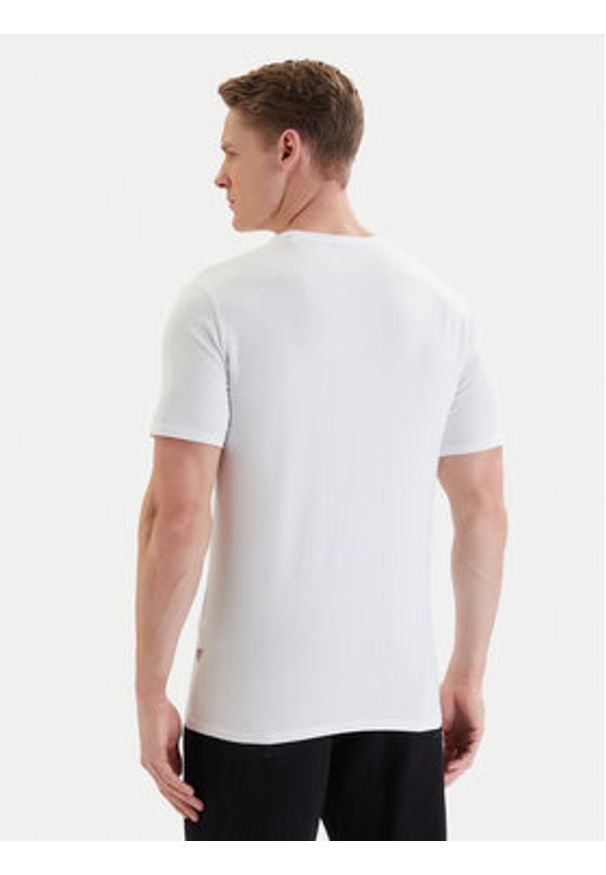 Guess T-Shirt F6GI01 J1314 Biały Slim Fit. Kolor: biały. Materiał: bawełna