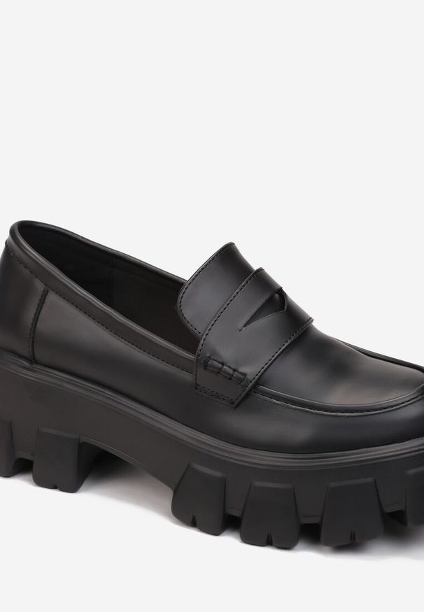 Renee - Czarne Mokasyny Artice. Wysokość cholewki: przed kostkę. Zapięcie: bez zapięcia. Kolor: czarny. Materiał: jeans. Szerokość cholewki: normalna. Wzór: aplikacja. Obcas: na platformie