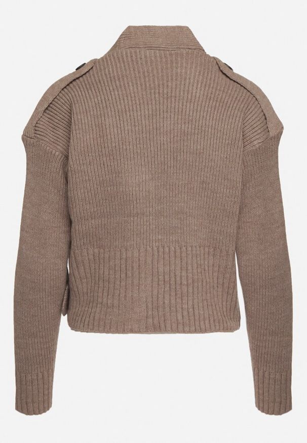 Born2be - Ciemnobeżowy Kardigan o Klasycznym Kroju Zdobiony Paskiem z Guzikami Tilirae. Okazja: na co dzień, na spotkanie biznesowe. Kolor: beżowy. Materiał: jeans. Wzór: aplikacja. Styl: klasyczny