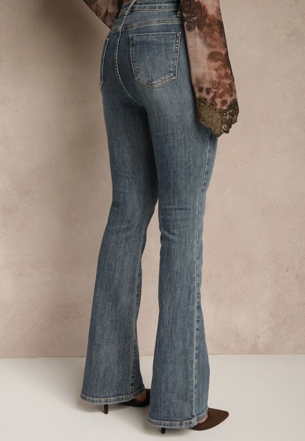Renee - Niebieskie Jeansy Regular Waist z Bawełny o Kroju Dzwonów Zenirae. Kolor: niebieski. Styl: elegancki