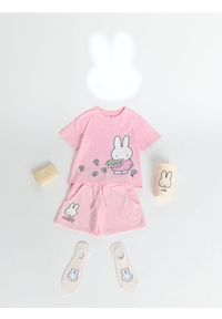 Sinsay - Bawełniane szorty z nadrukiem Miffy - różowy. Kolor: różowy. Materiał: bawełna. Wzór: nadruk #1