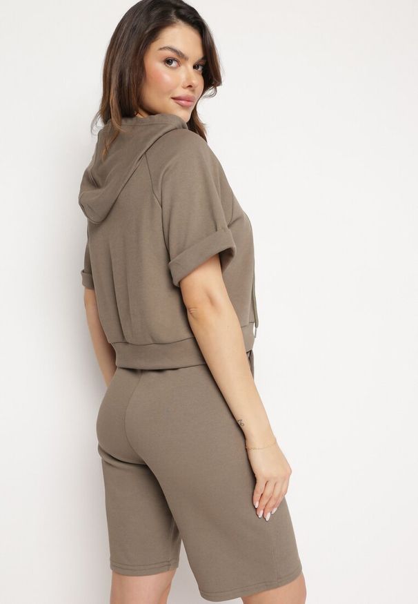 Born2be - Zielony Komplet Dresowy z Bluzą z Krótkimi Rękawami i Szortami Helgia. Kolor: zielony. Materiał: dresówka