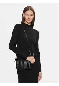 Calvin Klein Torebka Mini Line Quilt Camera Bag K60K613078 Czarny. Kolor: czarny. Materiał: skórzane