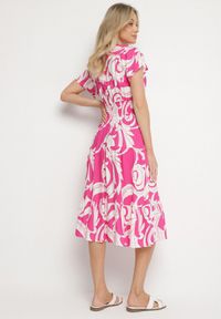 Born2be - Różowa Sukienka z Bawełny Ozdobiona Guzikami i Geometrycznym Wzorem Talissea. Okazja: na co dzień. Typ kołnierza: dekolt w kształcie V. Kolor: różowy. Materiał: bawełna. Wzór: geometria, aplikacja. Sezon: lato. Styl: casual #7