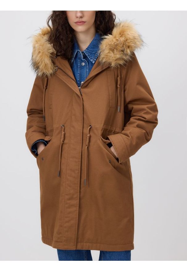 Reserved - Bawełniana parka z kieszeniami - miedziany. Kolor: brązowy. Materiał: bawełna
