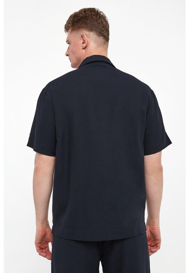 Emporio Armani Swimwear - Koszula męska z krótkim rękawem EMPORIO ARMANI SWIMWEAR. Długość rękawa: krótki rękaw. Długość: krótkie