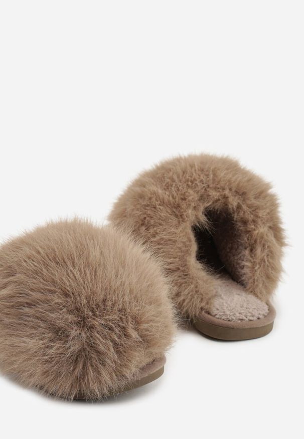 Born2be - Brązowe Futrzane Kapcie z Długim Włosiem Anindria. Okazja: do domu, na co dzień. Kolor: brązowy. Materiał: futro. Styl: casual, glamour