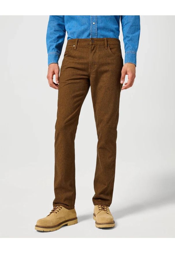 Wrangler - WRANGLER MĘSKIE SPODNIE GREENSBORO MONKS ROBE 112358919 W15Q017442