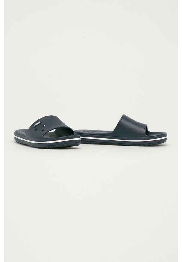 Crocs - Klapki. Kolor: niebieski. Materiał: materiał. Wzór: gładki. Obcas: na obcasie. Wysokość obcasa: niski