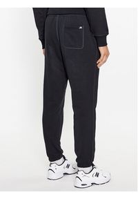 New Balance Spodnie dresowe NB Essentials Sweatpant MP33509 Czarny Regular Fit. Kolor: czarny. Materiał: syntetyk