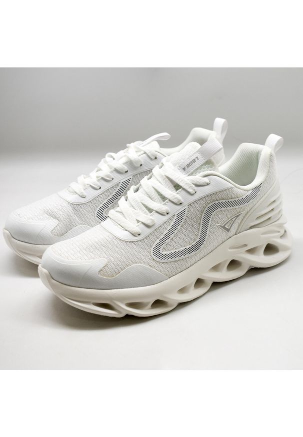 LEGEA - But sportowy DIMU biały. Okazja: na co dzień. Kolor: biały. Szerokość cholewki: normalna. Sport: fitness