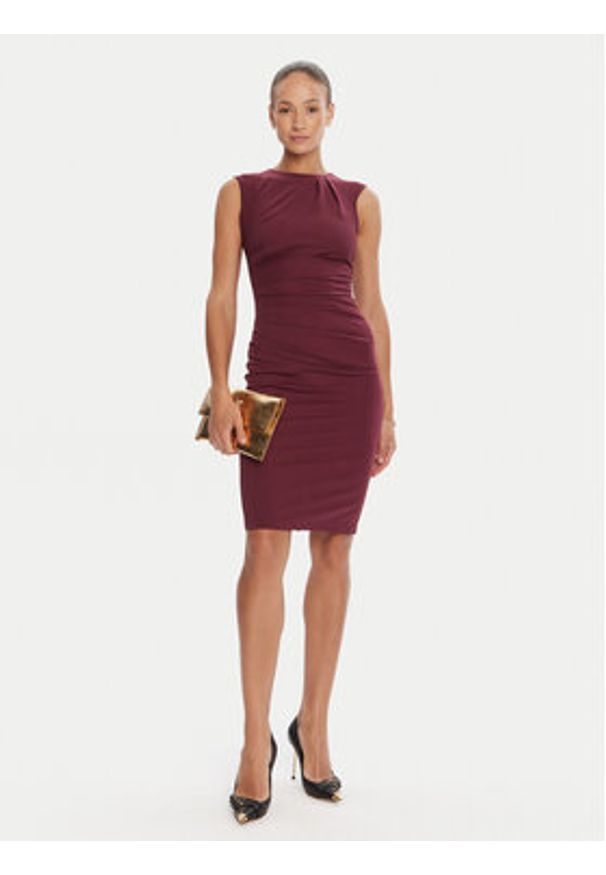 Rinascimento Sukienka koktajlowa CFC0125332003 Bordowy Slim Fit. Kolor: fioletowy. Materiał: syntetyk. Styl: wizytowy