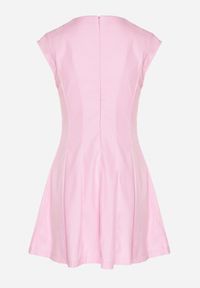 Born2be - Różowa Rozkloszowana Sukienka o Taliowanym Kroju Ellaira. Okazja: na co dzień. Kolor: różowy. Wzór: kolorowy. Styl: casual, elegancki #2