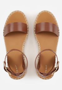 Born2be - Brązowe Sandały VICES na Niskim Koturnie z Plecionki z Paskiem Wokół Kostki Tetea. Okazja: na co dzień. Zapięcie: pasek. Kolor: brązowy. Materiał: len. Sezon: lato. Obcas: na koturnie. Styl: casual, klasyczny #3