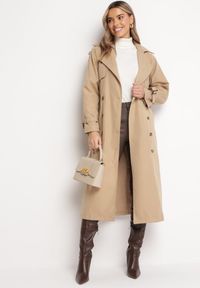 Born2be - Beżowy Długi Płaszcz Trencz Dwurzędowy z Paskiem w Talii Cadenite. Typ kołnierza: kolnierz wykładany. Kolor: beżowy. Długość: długie #7