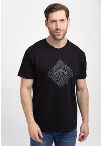 Volcano - Bawełniana koszulka, Comfort Fit, T-LIQUID. Okazja: na co dzień. Kolor: czarny. Materiał: bawełna. Długość rękawa: krótki rękaw. Długość: krótkie. Wzór: nadruk. Styl: casual #1