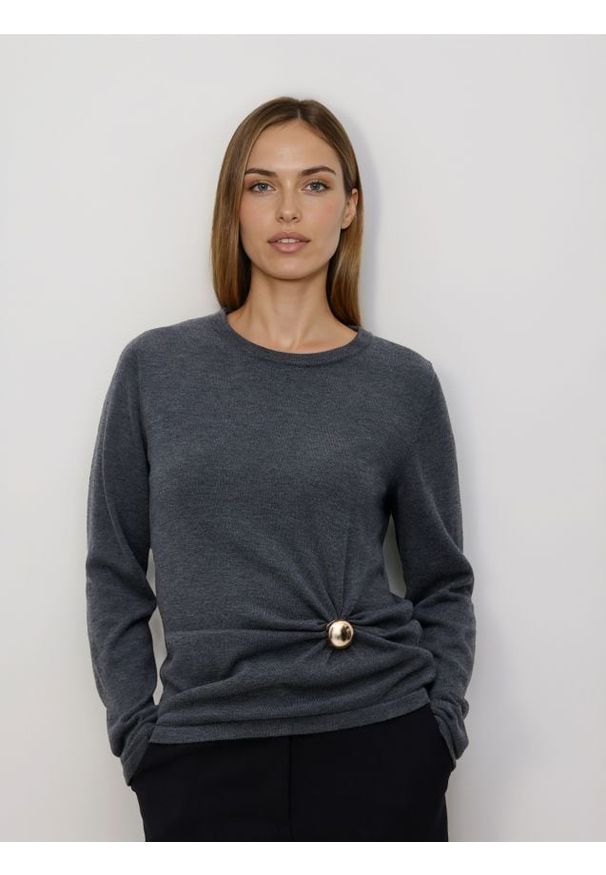 Reserved - Sweter z detalem - ciemnoszary. Kolor: szary. Materiał: dzianina, wełna