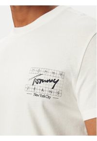 Tommy Jeans T-Shirt Sign DM0DM23177 Kremowy Regular Fit. Kolor: kremowy. Materiał: bawełna #5