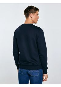 Big-Star - Bluza męska z nadrukiem granatowa Ecodort 403. Okazja: na co dzień. Kolor: niebieski. Materiał: denim, jeans, bawełna, dzianina. Długość rękawa: długi rękaw. Długość: długie. Wzór: nadruk. Styl: elegancki, klasyczny, casual #5