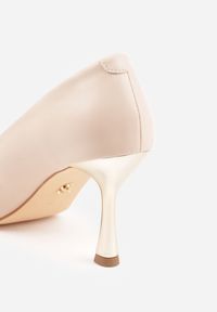 Renee - Beżowe Szpilki VICES ze Skórzaną Wkładką i Metalicznym Obcasem Nesslisa. Kolor: beżowy. Materiał: skóra. Obcas: na obcasie. Styl: elegancki, wizytowy. Wysokość obcasa: średni #6