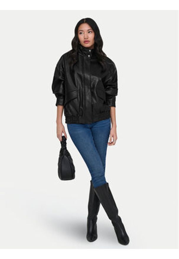 only - ONLY Kurtka z imitacji skóry Julia 15373024 Czarny Loose Fit. Kolor: czarny. Materiał: skóra