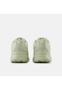 New Balance 530 U530TBB Sneakersy unisex. Okazja: na co dzień, na spacer. Kolor: zielony. Materiał: guma, syntetyk, materiał. Szerokość cholewki: normalna. Sezon: lato. Sport: turystyka piesza