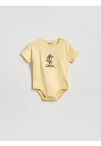 Reserved - Bawełniane body Kubuś Puchatek - jasnożółty. Kolor: żółty. Materiał: bawełna. Wzór: motyw z bajki #1