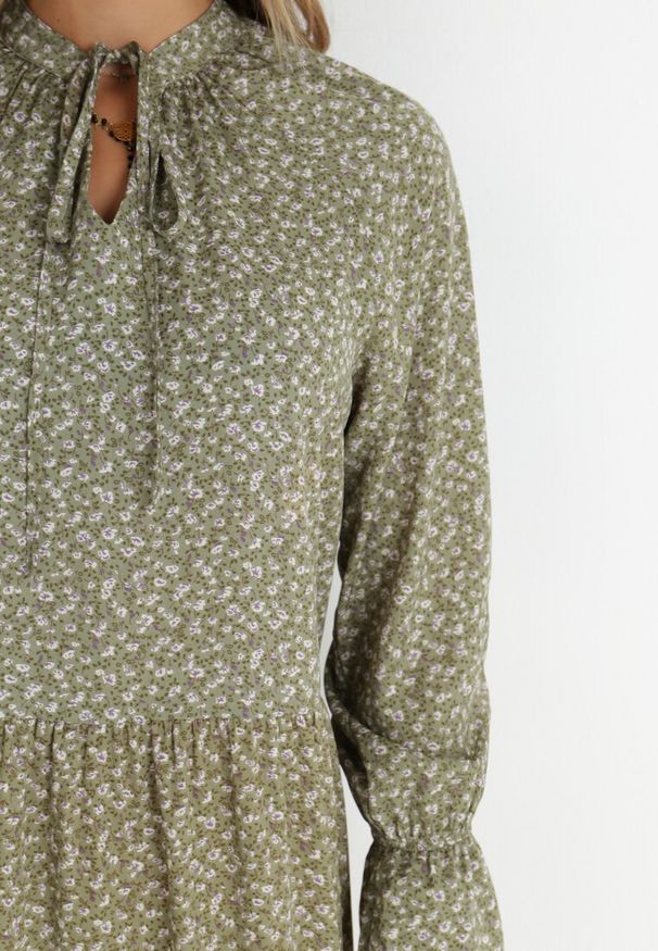 Born2be - Zielona Sukienka Adrasixie. Kolor: zielony. Długość rękawa: długi rękaw. Wzór: aplikacja. Styl: boho. Długość: maxi