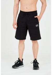 EA7 Emporio Armani - EA7 Męskie czarne krótkie spodenki z naszywkę, Rozmiar M. Kolor: czarny. Materiał: bawełna. Długość: krótkie. Wzór: aplikacja