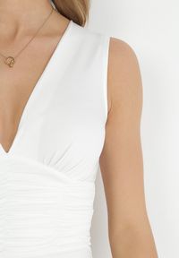 Born2be - Biała Sukienka Ange. Kolor: biały. Długość rękawa: bez rękawów. Wzór: gładki. Długość: mini #2