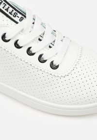Born2be - Biało-Czarne Tenisówki z Perforacją i Ozdobną Taśmą na Języku Ylaria. Okazja: na co dzień. Kolor: biały. Styl: casual #7