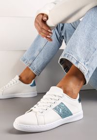 Renee - Biało-Niebieskie Sneakersy Sznurowane Ozdobione Brokatem Vistasta. Nosek buta: okrągły. Zapięcie: sznurówki. Kolor: biały. Materiał: materiał. Wzór: aplikacja. Obcas: na obcasie. Wysokość obcasa: niski #1