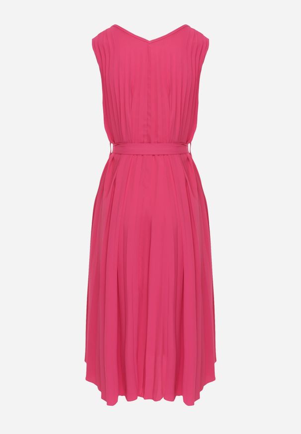 Renee - Fuksjowa Plisowana Sukienka Midi z Plisami na Dole i Paskiem w Talii Wrensilva. Kolor: różowy. Materiał: materiał. Styl: elegancki. Długość: midi