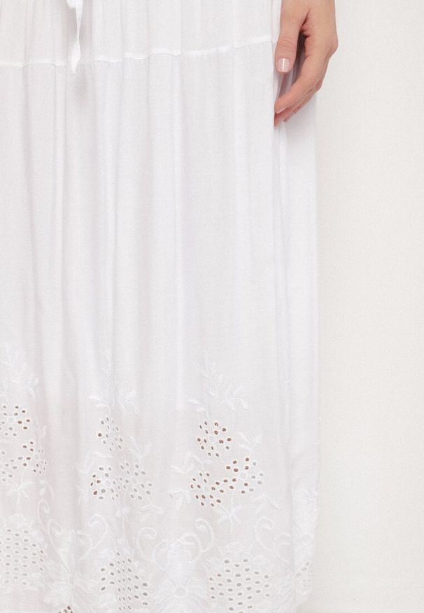 Born2be - Biała Spódnica Bawełniana Rozkloszowana z Ażurowym Dołem Divilua. Okazja: na co dzień. Kolor: biały. Materiał: bawełna. Wzór: ażurowy. Styl: elegancki, casual