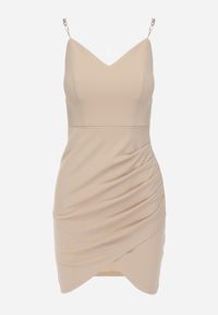 Renee - Beżowa Asymetryczna Sukienka Mini na Łańcuszkowych Ramiączkach z Marszczeniem Ranizo. Kolor: beżowy. Długość rękawa: na ramiączkach. Sezon: wiosna, lato. Typ sukienki: asymetryczne. Długość: mini #5