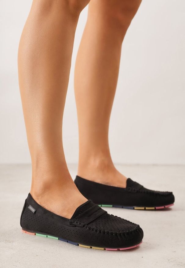 Born2be - Czarne Ażurowe Mokasyny ze Skórzaną Wkładką Ozdobione Przeszyciami Sylilise. Okazja: na co dzień. Kolor: czarny. Materiał: skóra. Wzór: ażurowy, aplikacja. Styl: casual, klasyczny