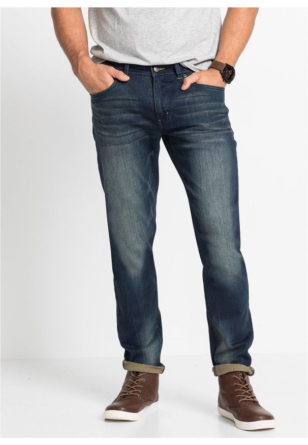 bonprix - Lekkie dżinsy ze stretchem Slim Fit Straight. Kolor: niebieski. Wzór: aplikacja. Styl: sportowy
