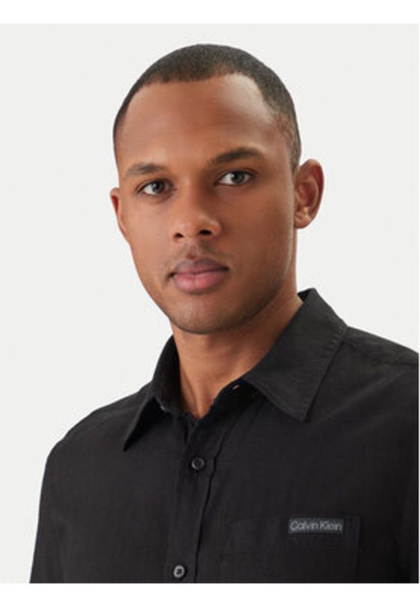 Calvin Klein Jeans Koszula LV04RF120G Czarny Regular Fit. Kolor: czarny. Materiał: wiskoza