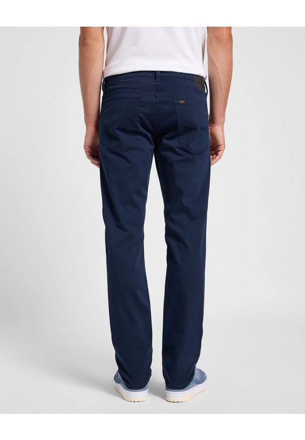 Lee - MESKIE SPODNIE MATERIALOWE LEE DAREN ZIP FLY RIVET NAVY 112363965