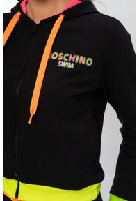 MOSCHINO Czarna bluza damska z kapturem i neonowym logo, Rozmiar L. Typ kołnierza: kaptur. Kolor: czarny. Materiał: bawełna. Wzór: nadruk