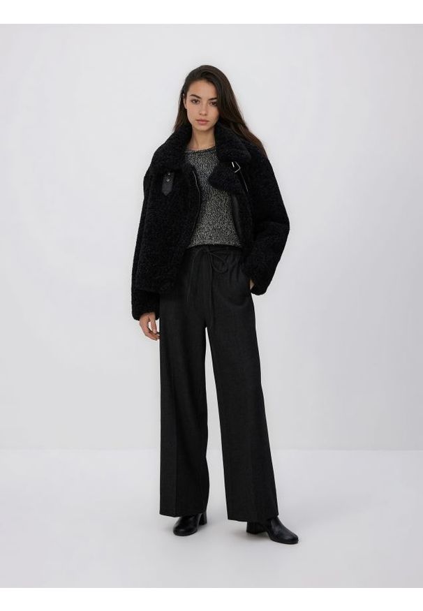 Reserved - Szerokie spodnie z kantem - ciemnoszary. Kolor: szary. Materiał: tkanina, wiskoza