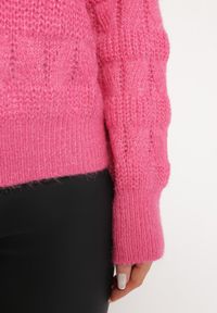 Born2be - Fuksjowy Luźny Sweter Dzianinowy Zewdisse. Kolor: różowy. Materiał: dzianina. Wzór: aplikacja #5