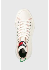 Tommy Jeans trampki VULC PLAT. CANVAS MC damskie kolor biały EN0EN02091. Nosek buta: okrągły. Kolor: biały. Materiał: guma. Szerokość cholewki: normalna. Obcas: na platformie #2
